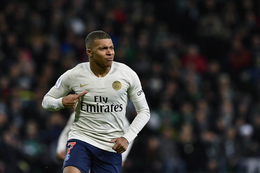 难怪特朗普低头了，美每天从中国进口10亿美元货物，中国港口直接堵爆